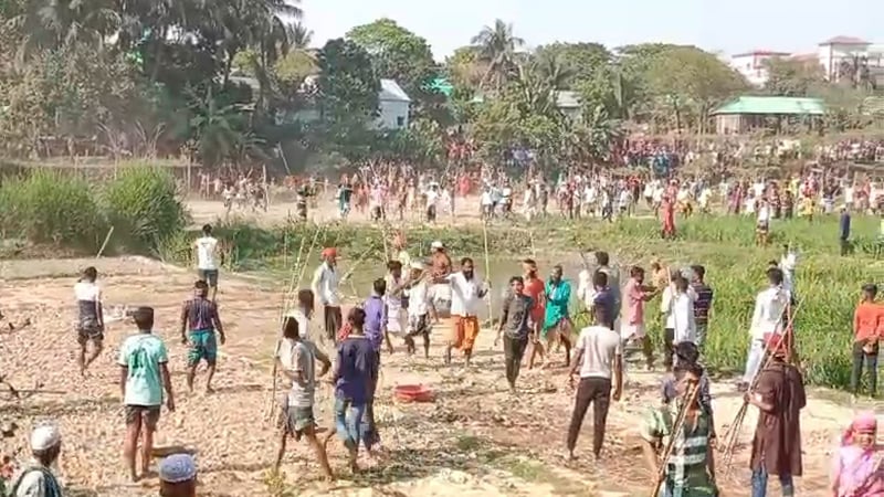 ফসলি জমিতে রাজহাঁস যাওয়ায় ঘোষণা দিয়ে সংঘর্ষ, আহত ২৫